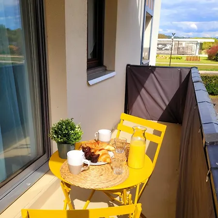 App F2 Proche Et Place De Parking Privative , Menage Inclus, Linge De Maison En Option