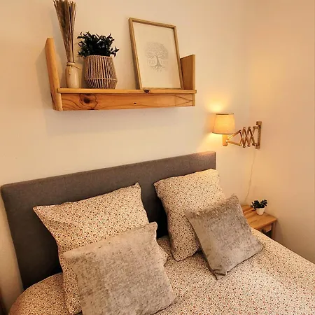App F2 Proche Et Place De Parking Privative , Menage Inclus, Linge De Maison En Option *