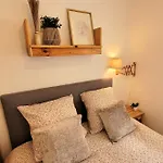 App F2 Proche Et Place De Parking Privative , Ménage Inclus, Linge De Maison En Option *