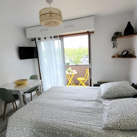 App F2 Proche Et Place De Parking Privative , Menage Inclus, Linge De Maison En Option *
