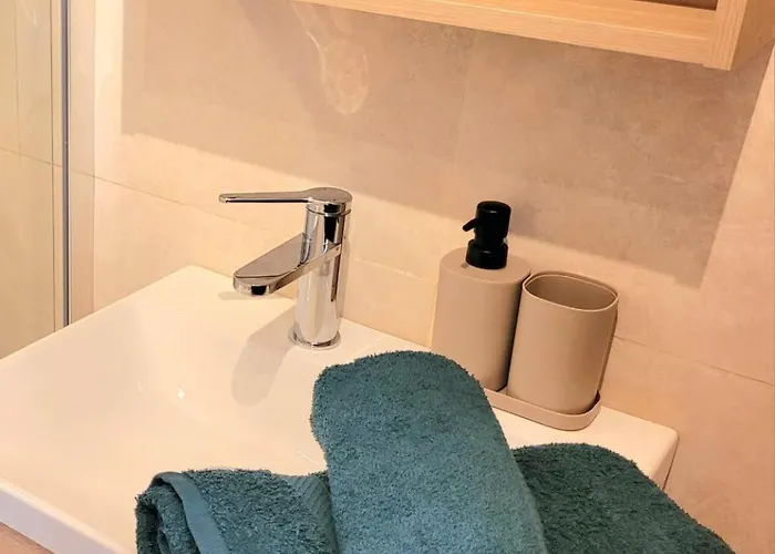 Lägenhet App F2 Proche Et Place De Parking Privative , Menage Inclus, Linge De Maison En Option *