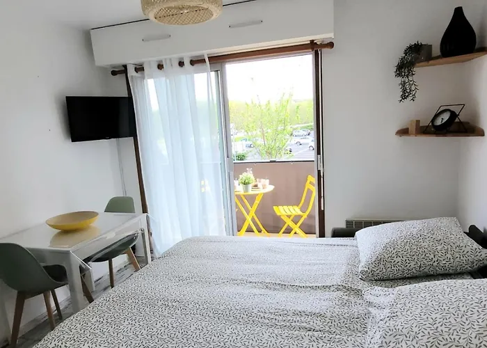 App F2 Proche Et Place De Parking Privative , Menage Inclus, Linge De Maison En Option *